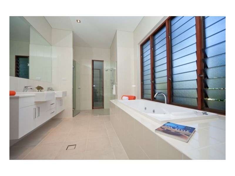 82 CASCADE BOULEVARD, Palm Cove QLD 4879