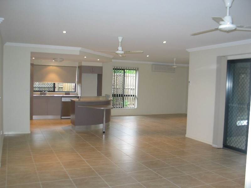 8 PAMBULA CLOSE,, Kewarra Beach QLD 4879