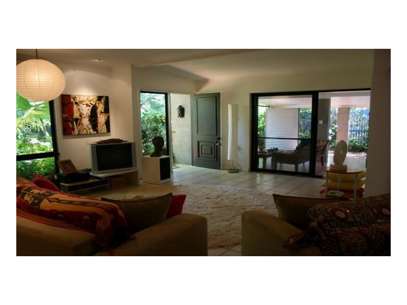 44 Terebra Street, Palm Cove QLD 4879