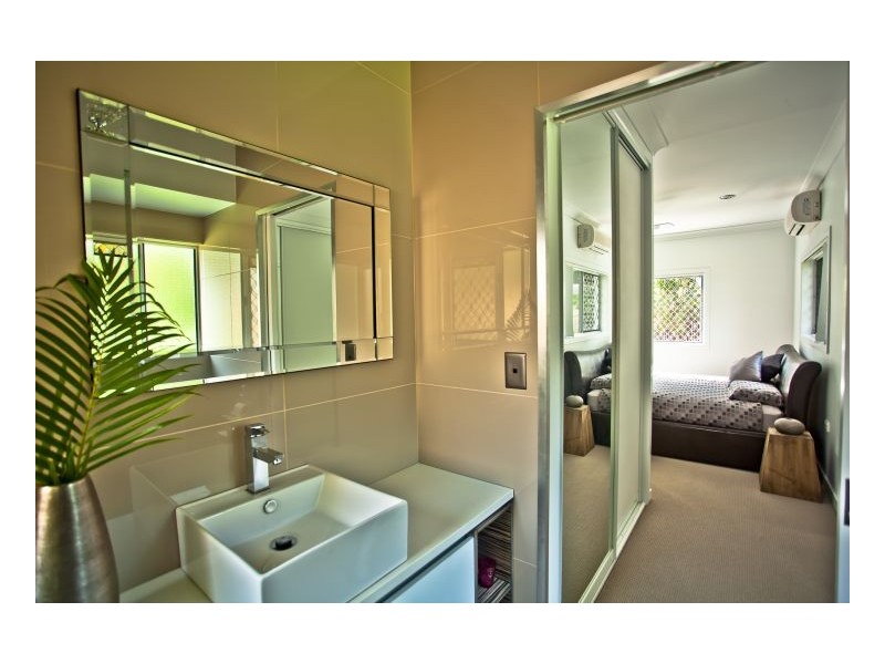 9 Ilse Close, Clifton Beach QLD 4879