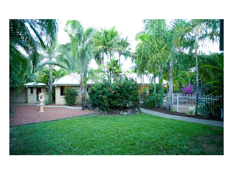 Clifton Beach QLD 4879