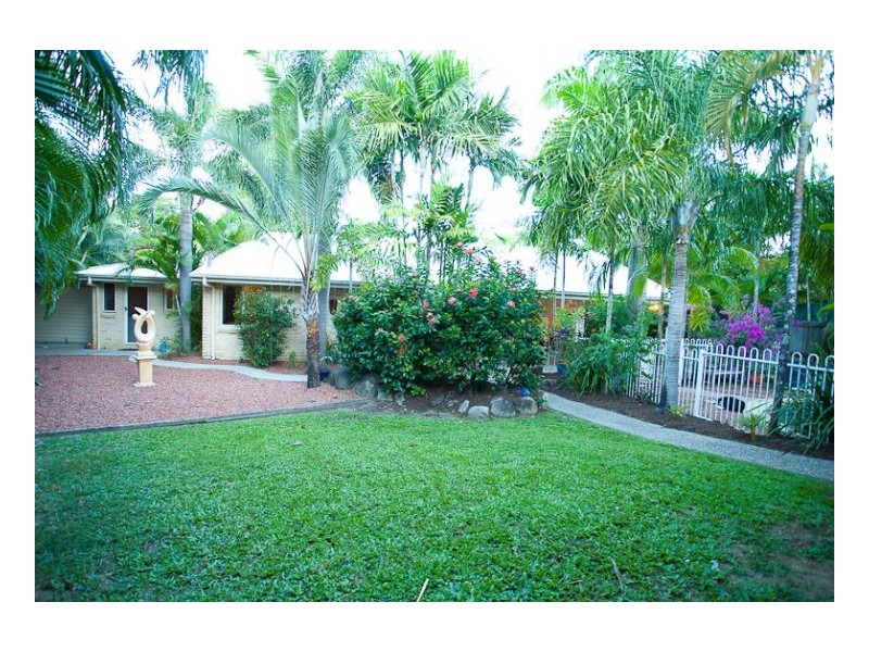 Clifton Beach QLD 4879