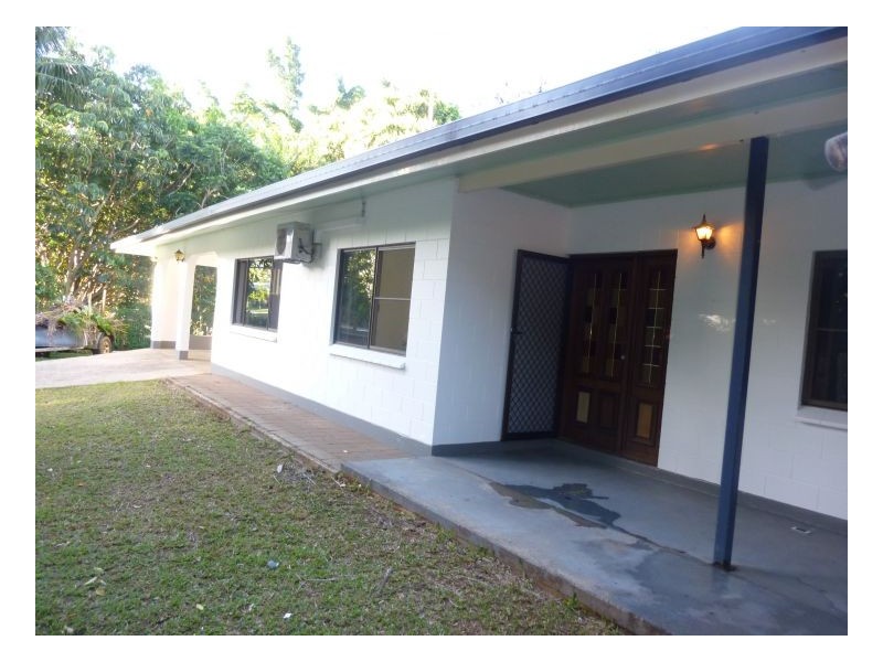 152 Harvey Rd, Redlynch QLD 4870