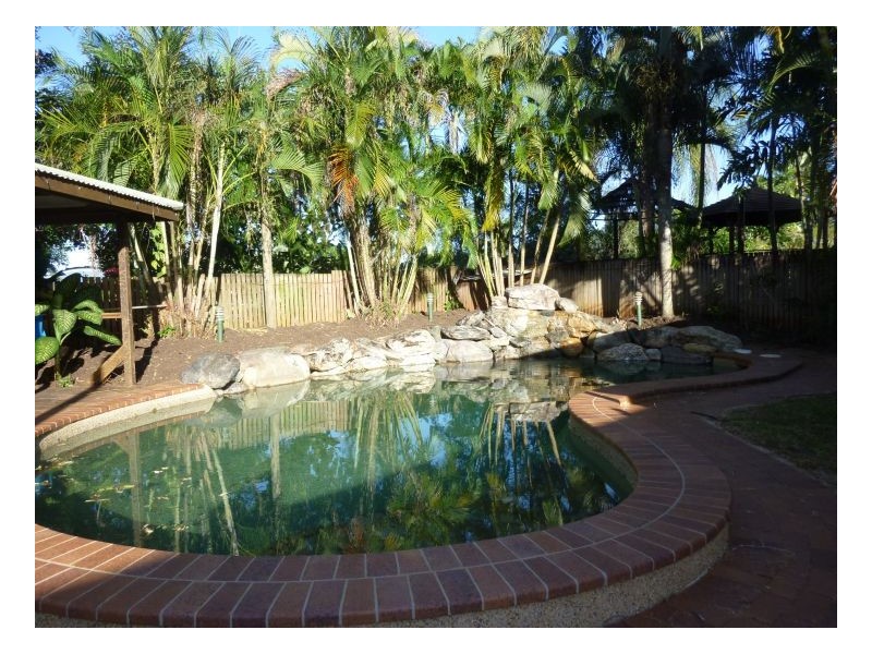 152 Harvey Rd, Redlynch QLD 4870