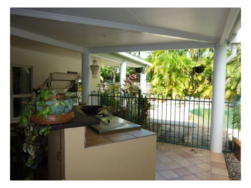 10 Pellowe Street, Clifton Beach QLD 4879