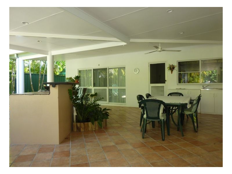 10 Pellowe Street, Clifton Beach QLD 4879