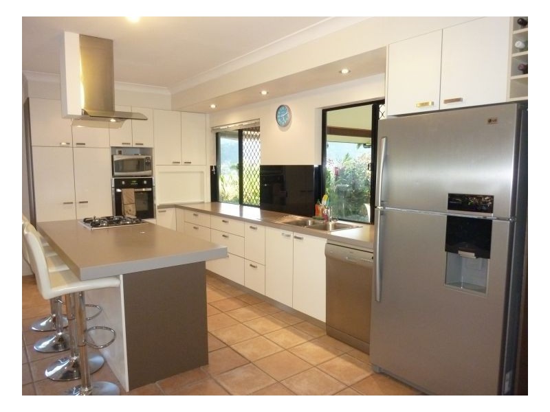 7 Lookout Terrace, Trinity Beach QLD 4879