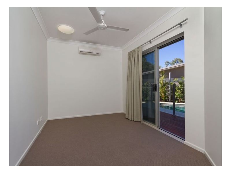 39 Muller St, Palm Cove QLD 4879