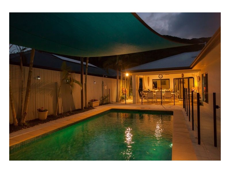 5 PALMETTO STREET, Palm Cove QLD 4879