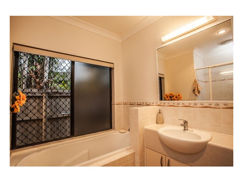 5 PALMETTO STREET, Palm Cove QLD 4879