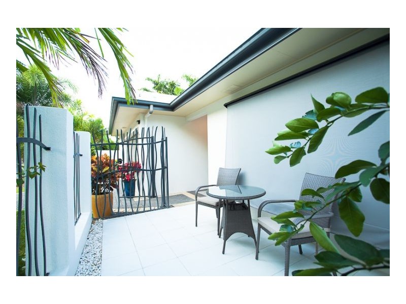 5 PALMETTO STREET, Palm Cove QLD 4879