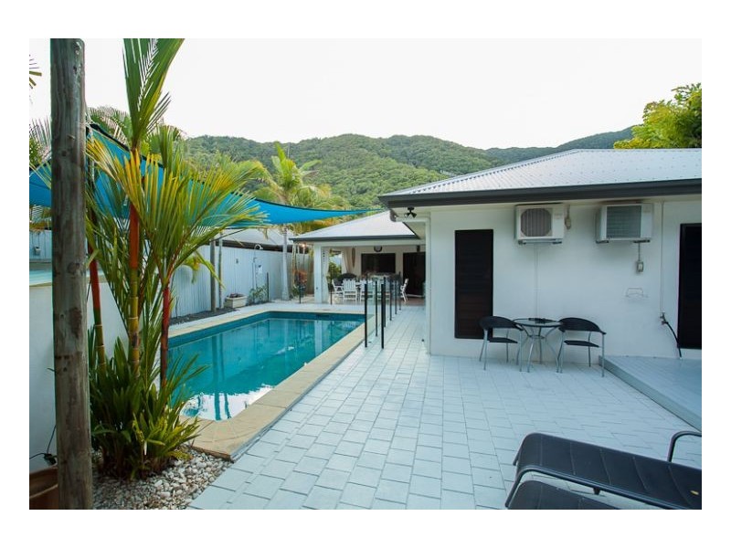 5 PALMETTO STREET, Palm Cove QLD 4879