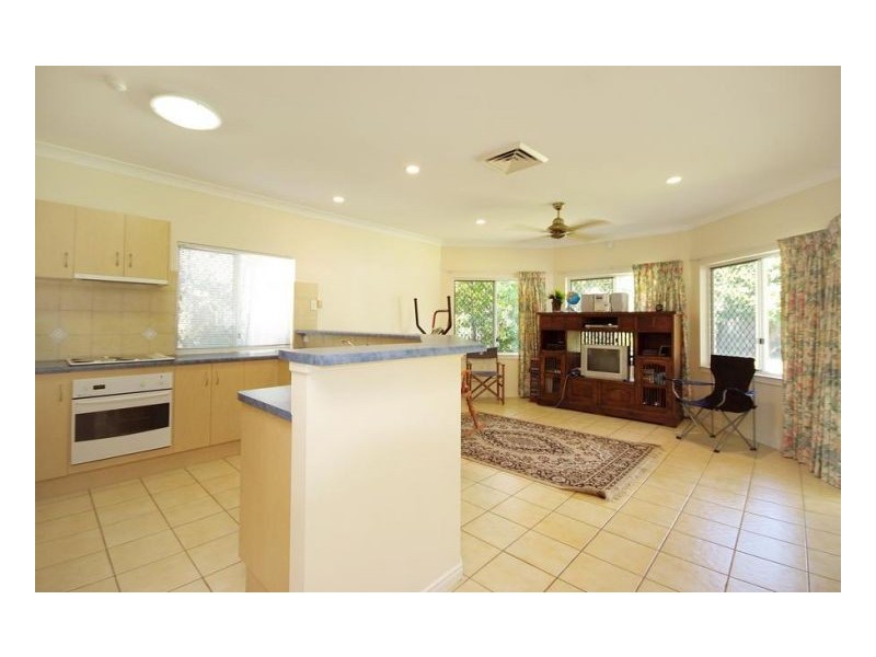 4 Parkinson Ave, Kewarra Beach QLD 4879