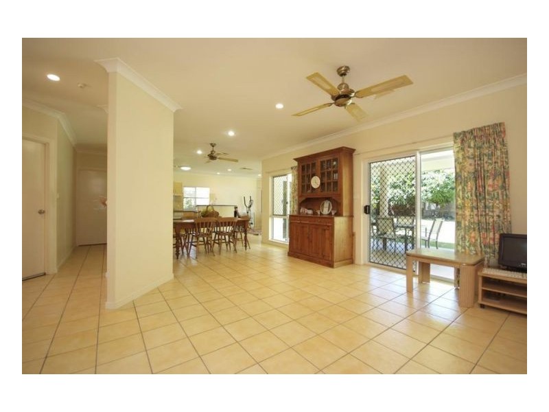 4 Parkinson Ave, Kewarra Beach QLD 4879