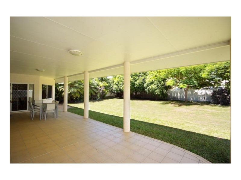 4 Parkinson Ave, Kewarra Beach QLD 4879