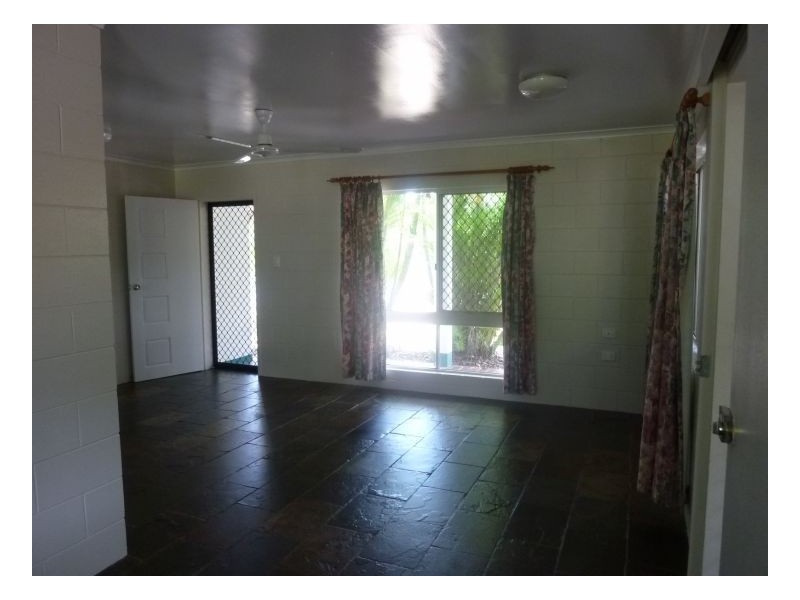 10 Baines St, Clifton Beach QLD 4879