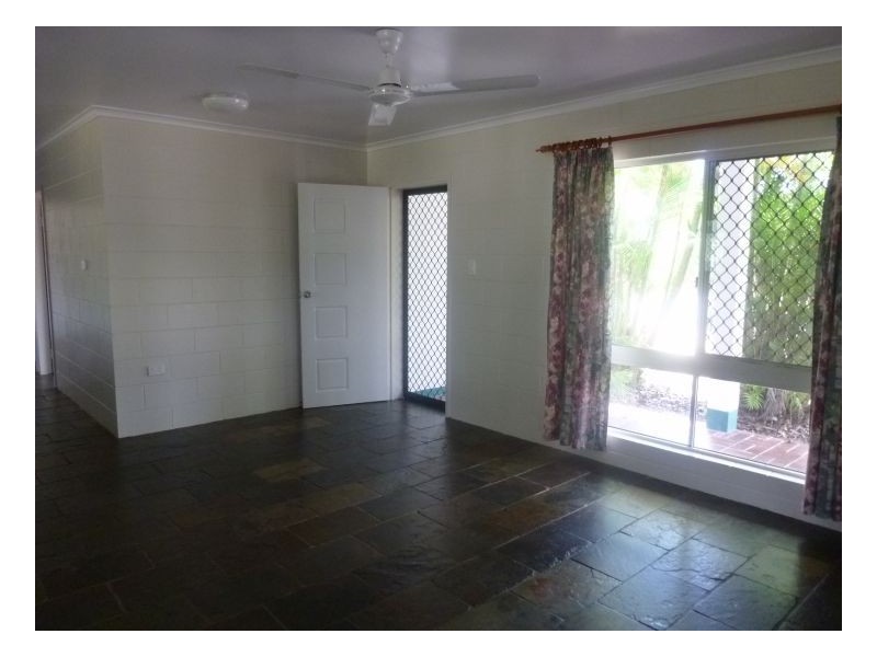 10 Baines St, Clifton Beach QLD 4879
