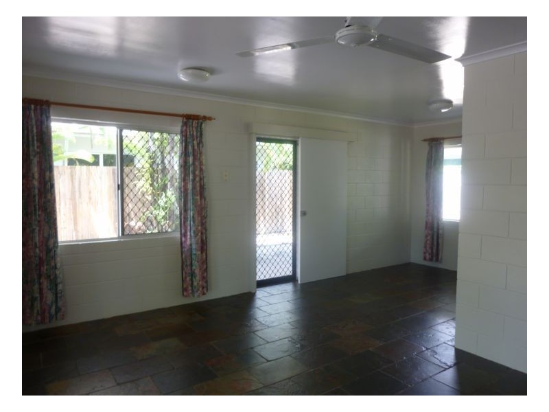 10 Baines St, Clifton Beach QLD 4879