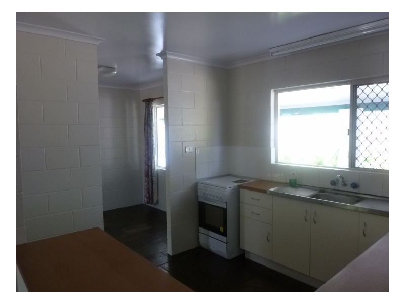 10 Baines St, Clifton Beach QLD 4879