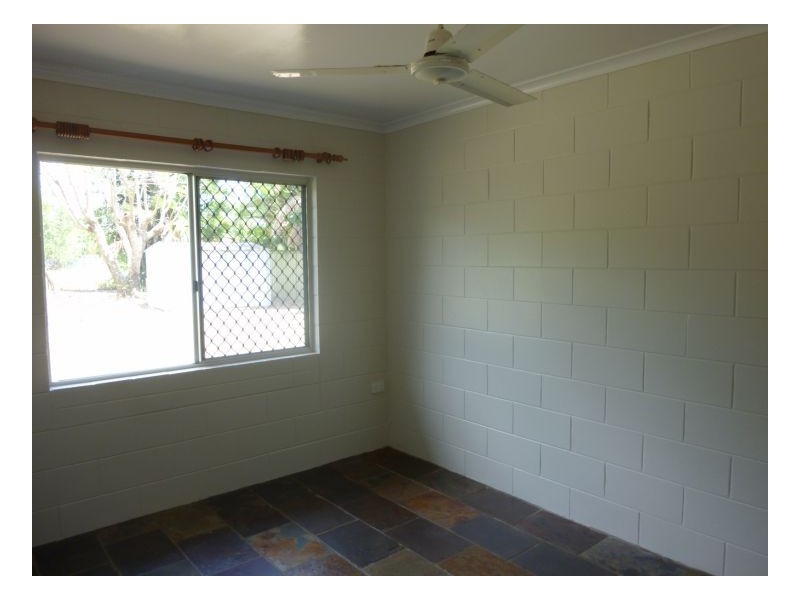 10 Baines St, Clifton Beach QLD 4879