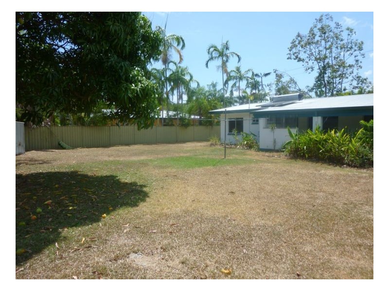 10 Baines St, Clifton Beach QLD 4879