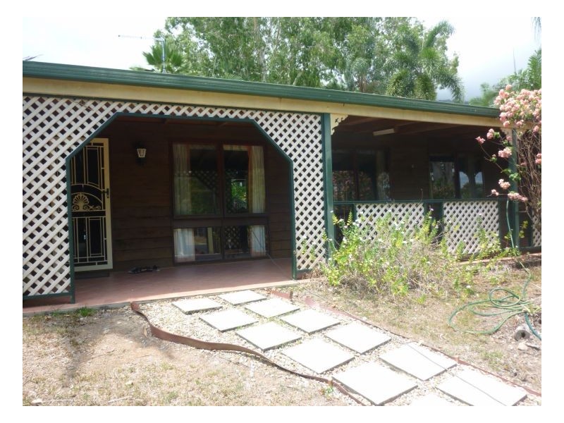 1 Linden St, Clifton Beach QLD 4879