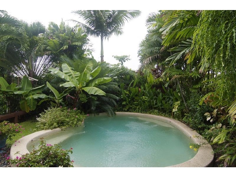 2 HELSDON CLOSE, Clifton Beach QLD 4879