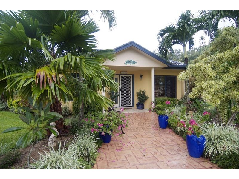2 HELSDON CLOSE, Clifton Beach QLD 4879