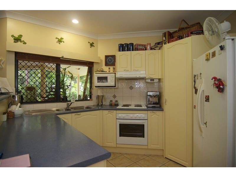 2 HELSDON CLOSE, Clifton Beach QLD 4879