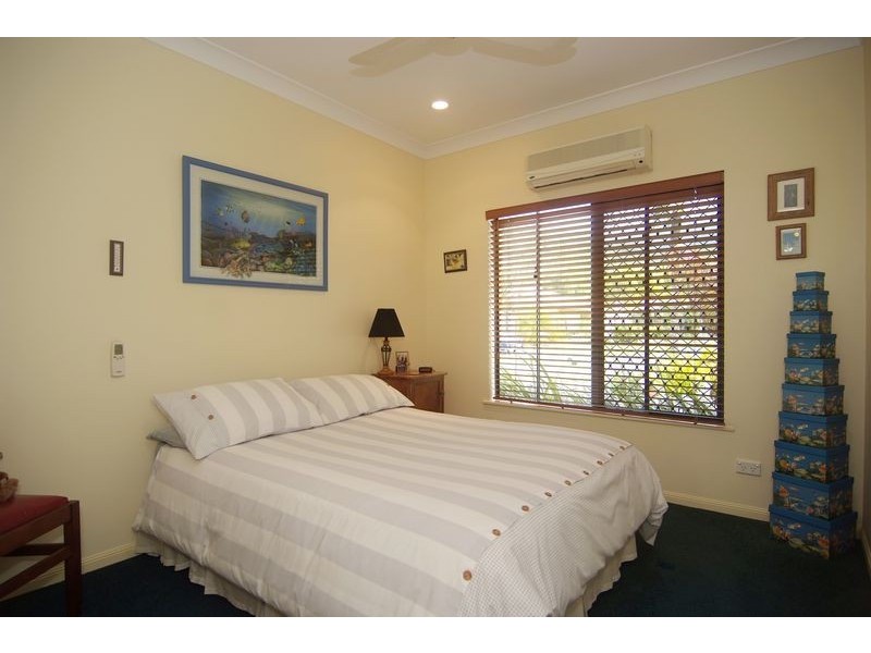 2 HELSDON CLOSE, Clifton Beach QLD 4879