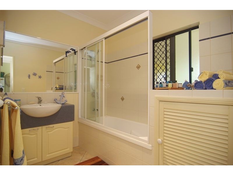 2 HELSDON CLOSE, Clifton Beach QLD 4879