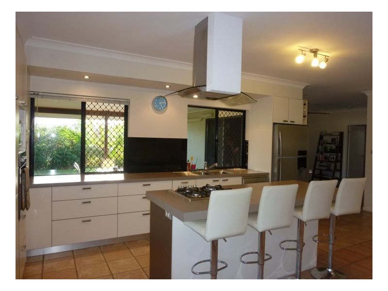 7 Lookout Terrace, Trinity Beach QLD 4879