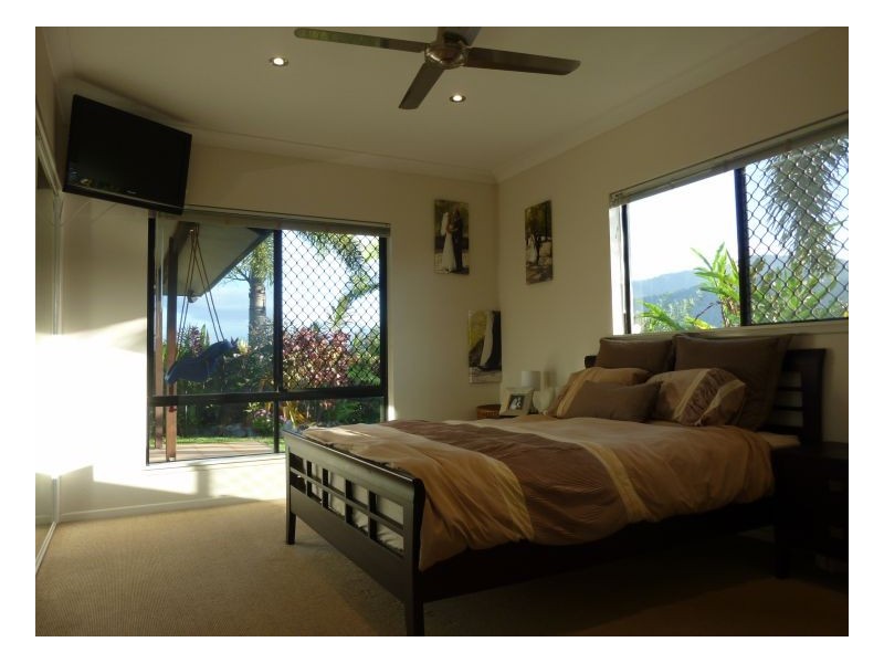 7 Lookout Terrace, Trinity Beach QLD 4879