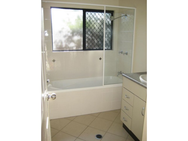 2 Howie Close, Kewarra Beach QLD 4879
