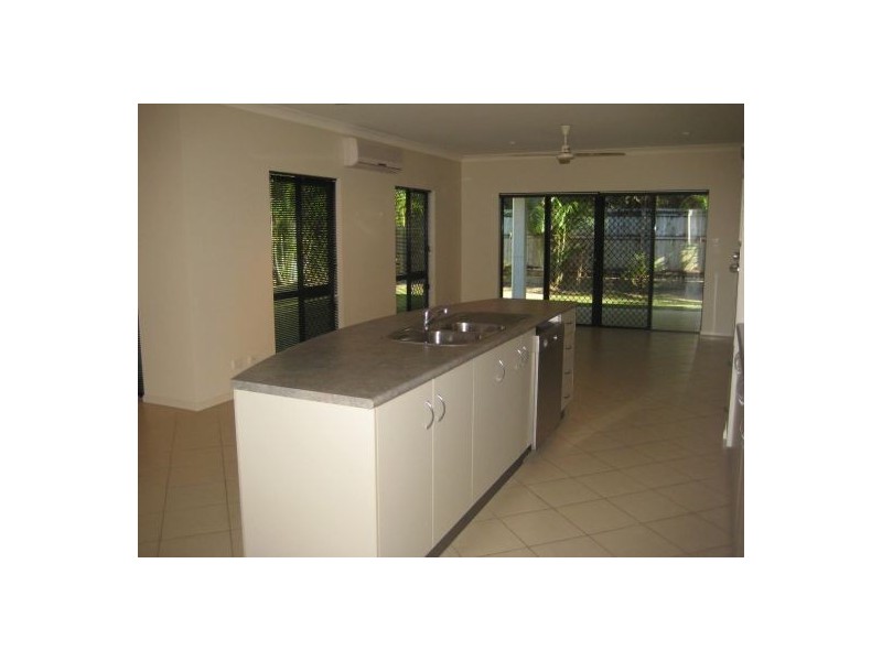 2 Howie Close, Kewarra Beach QLD 4879