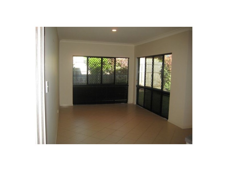 2 Howie Close, Kewarra Beach QLD 4879