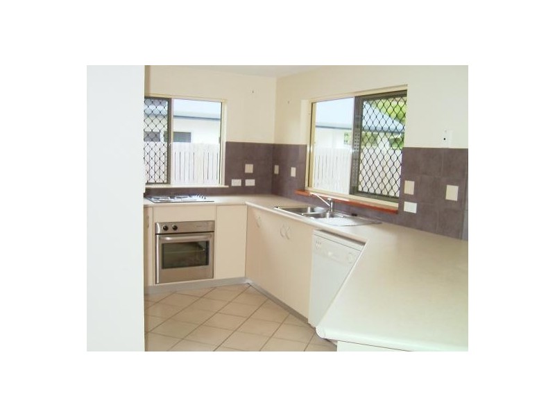 9 GREENHAVEN ST, Clifton Beach QLD 4879