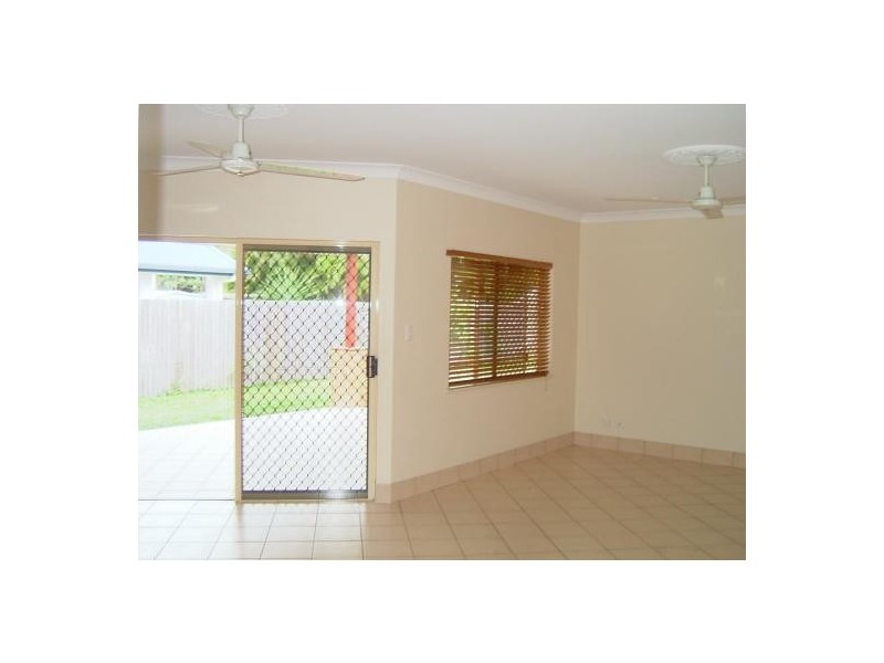 9 GREENHAVEN ST, Clifton Beach QLD 4879