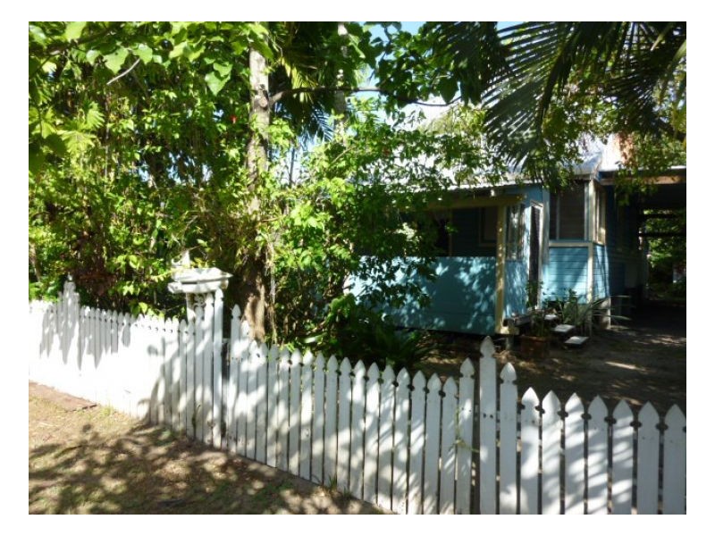 39 Saw Street, Machans Beach QLD 4878