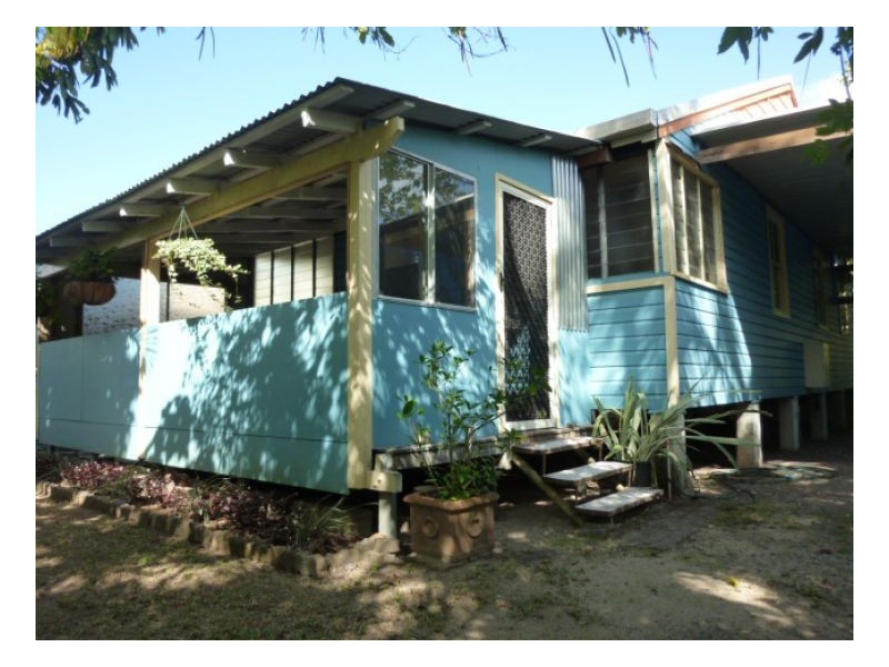 39 Saw Street, Machans Beach QLD 4878