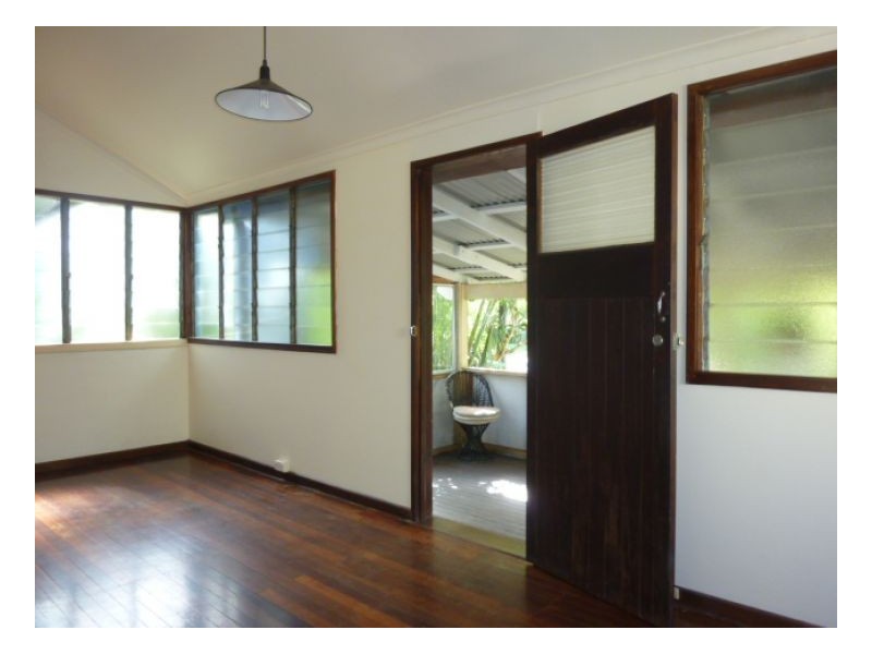 39 Saw Street, Machans Beach QLD 4878