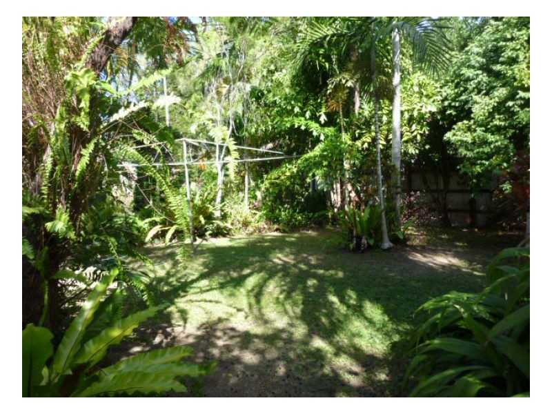 39 Saw Street, Machans Beach QLD 4878