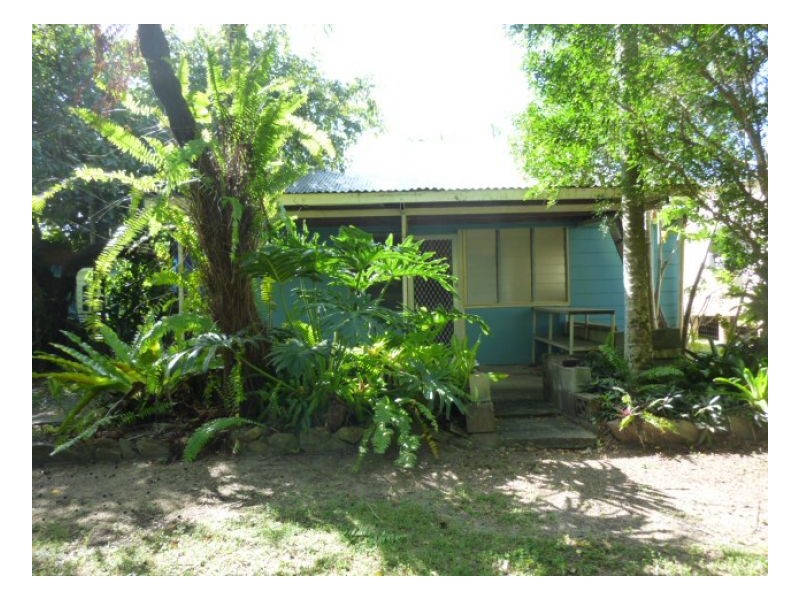 39 Saw Street, Machans Beach QLD 4878