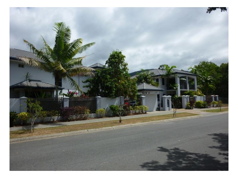 18 Clifton Road, Clifton Beach QLD 4879