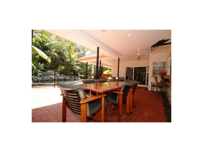 10 WHITEHAVEN COURT, CLIFTON BEACH, Cairns QLD 4870