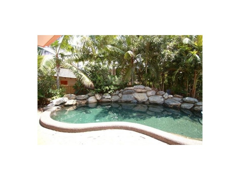 10 WHITEHAVEN COURT, CLIFTON BEACH, Cairns QLD 4870