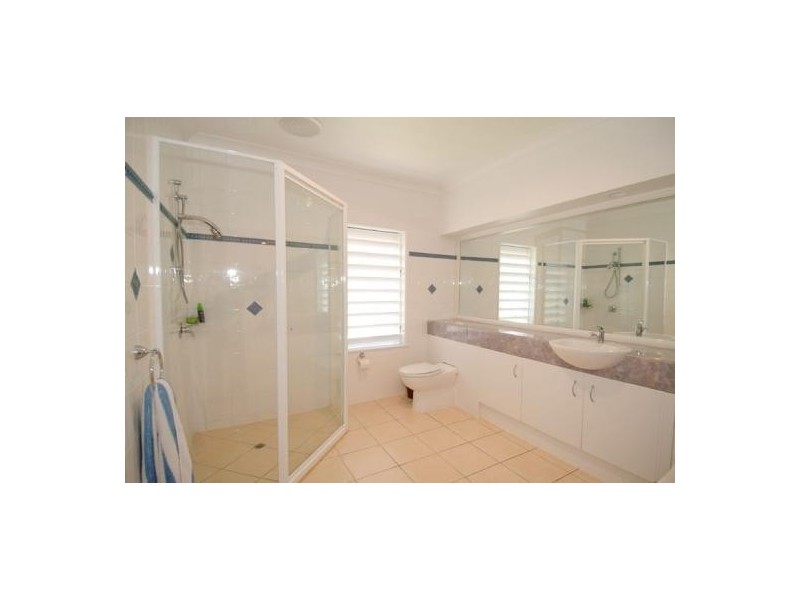 10 WHITEHAVEN COURT, CLIFTON BEACH, Cairns QLD 4870