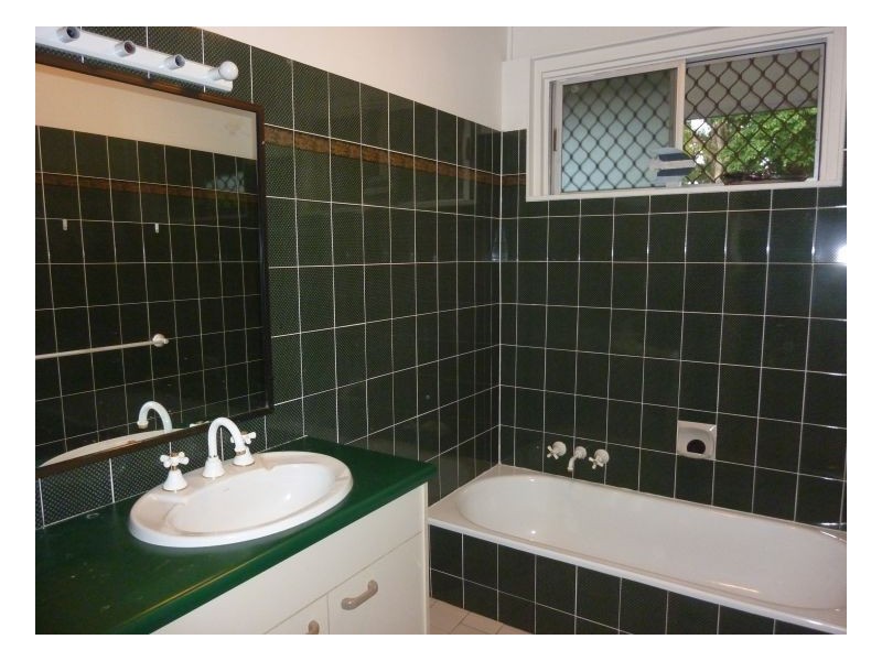 22 Brennan Street, Manunda QLD 4870