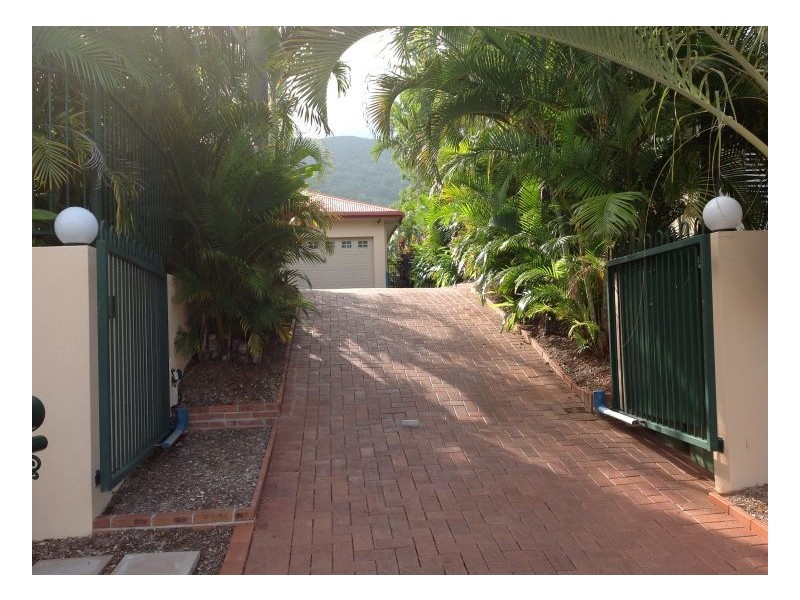 17 TRIVIA STREET, Palm Cove QLD 4879