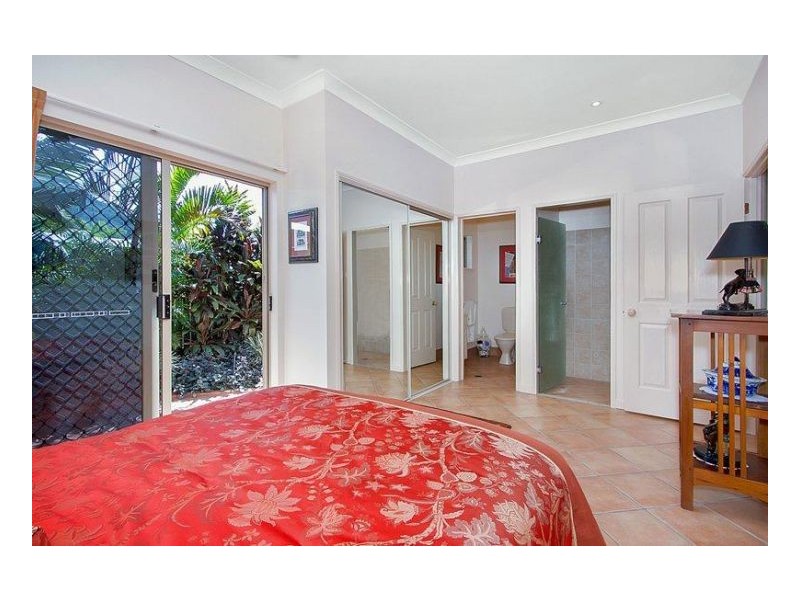 17 TRIVIA STREET, Palm Cove QLD 4879